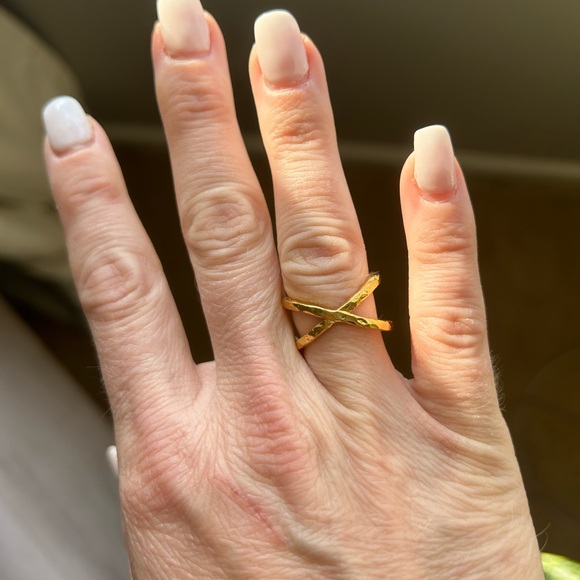 Mejuri hammered gold x ring. Adjustable. - Picture 3 of 6